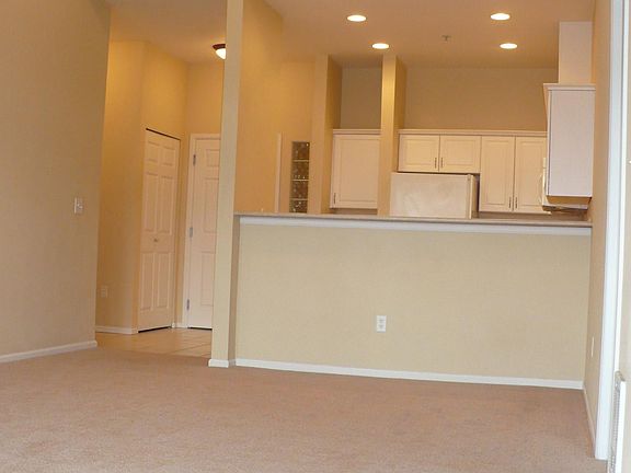2nd image of 12224 NE 8th St APT 307