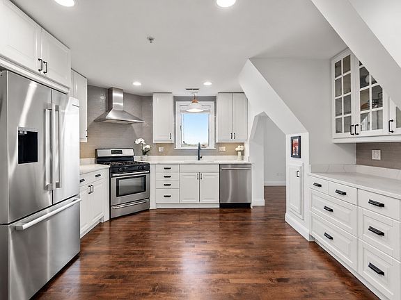 2nd image of 155 Franklin Ave #3