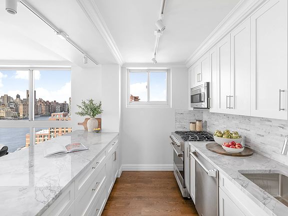 4th image of 625 Main St APT 326