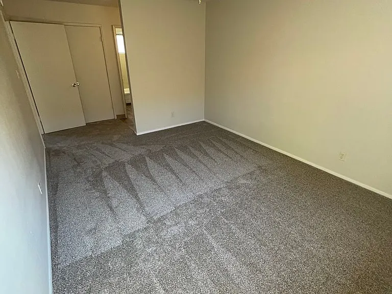 1818 H St #4 — Photo 4