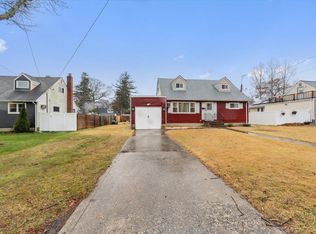42 Ackerly Ln, Ronkonkoma, NY 11779