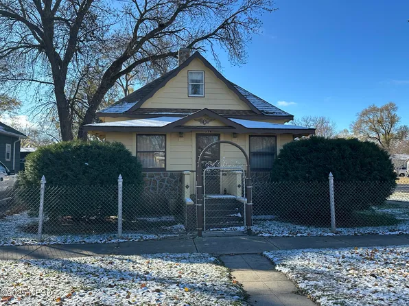 224 5th Ave SW, Watertown, SD 57201