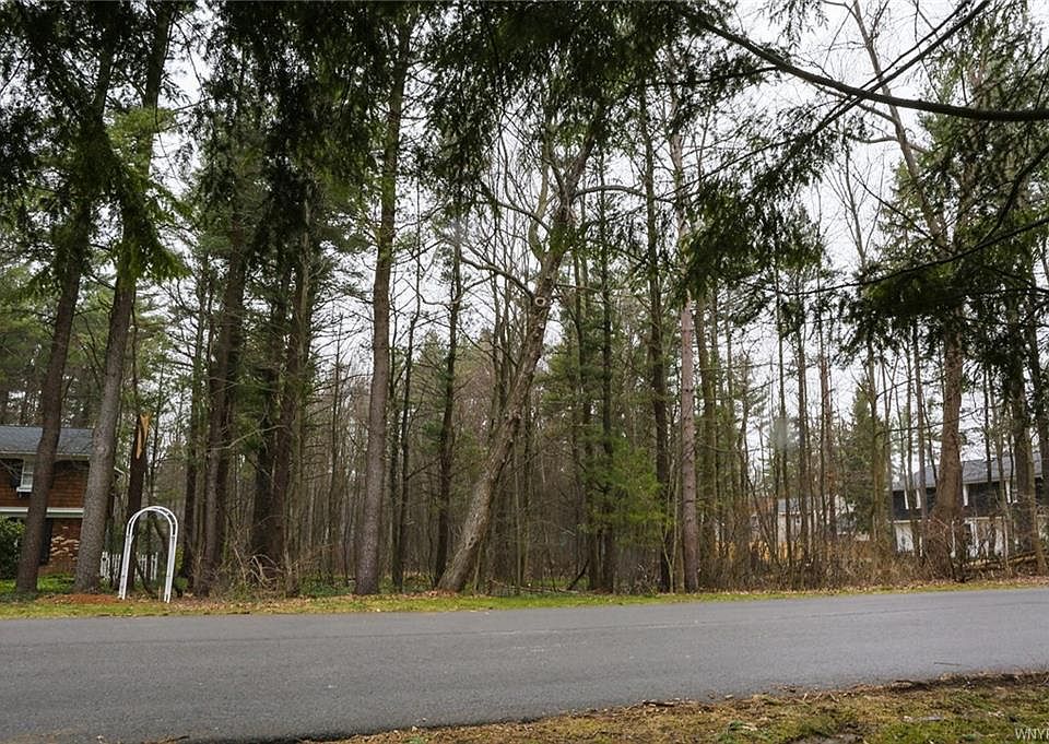 2nd image of 17 Knob Hill Rd