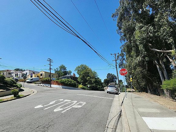 5th image of 3700 Lundholm Ave