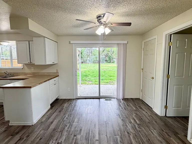 3804 S Cascade St — Photo 3