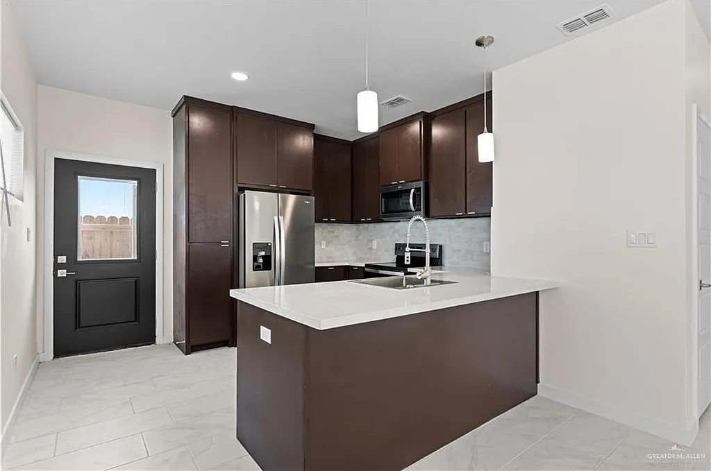 2 bed, 2.0 bath, 1000 sqft, $1,350 — Photo 4