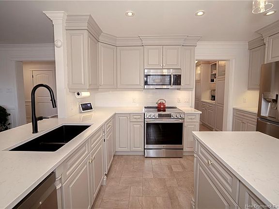 2nd image of 10 Emma Ct