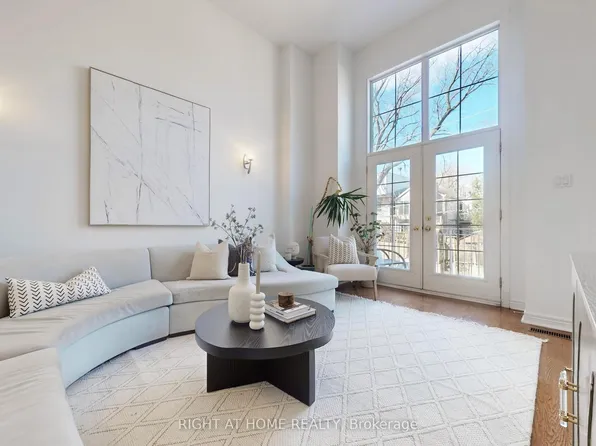 1021 Craven Rd, Toronto, ON M4J 4V7