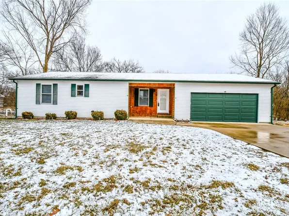 1368 Beach Dr, Medway, OH 45341