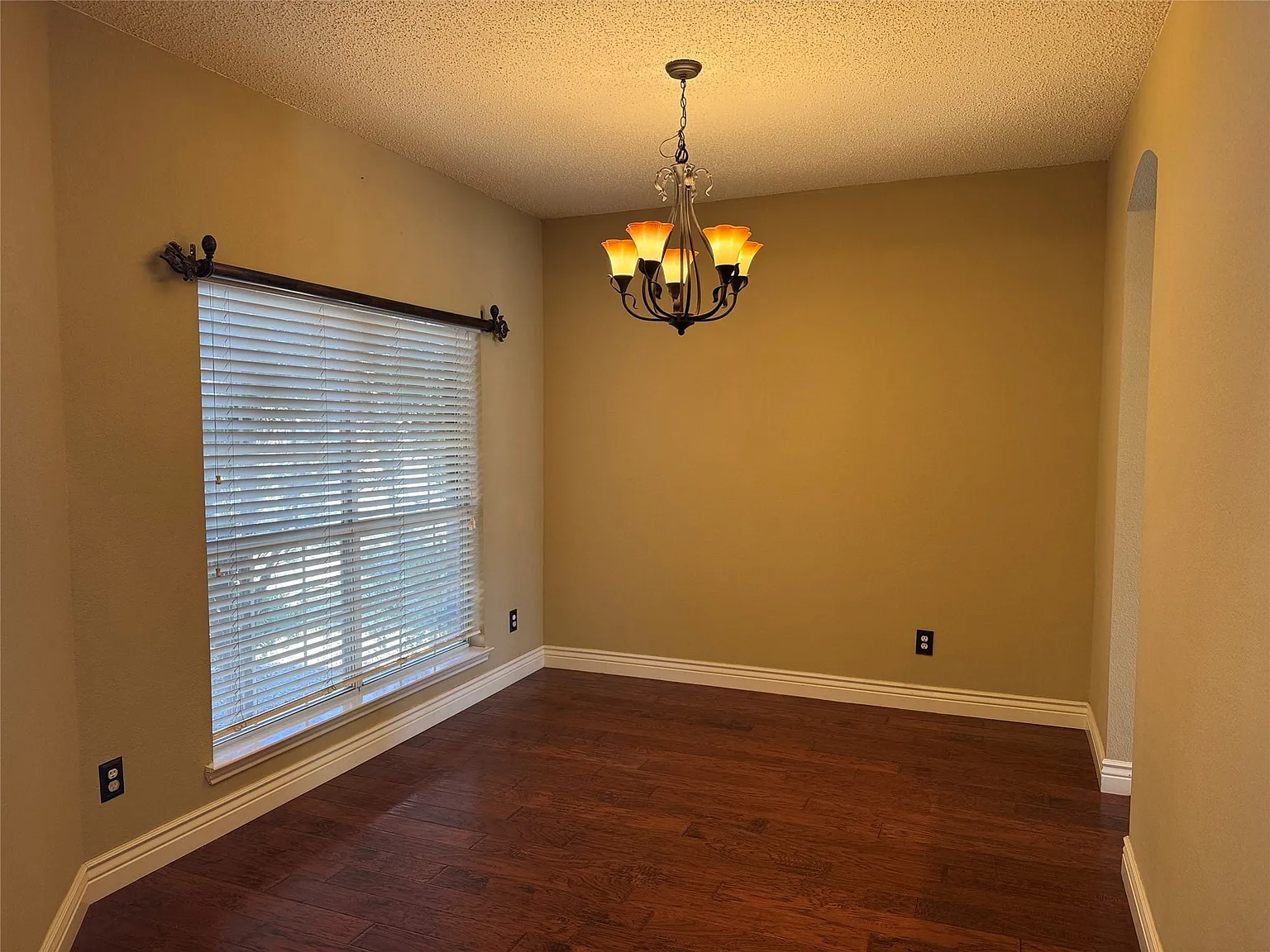 4 bed, 2.5 bath, 2557 sqft, $2,800 — Photo 3