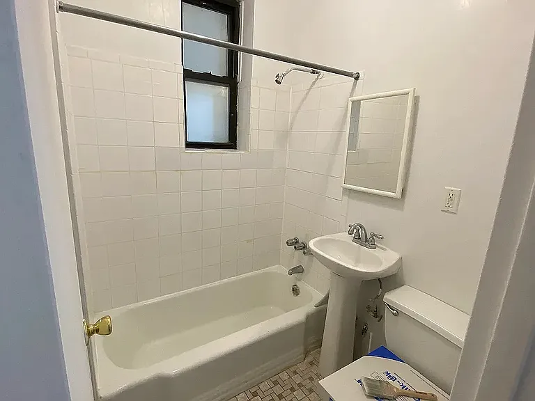311 W 54th St #2W — Photo 15