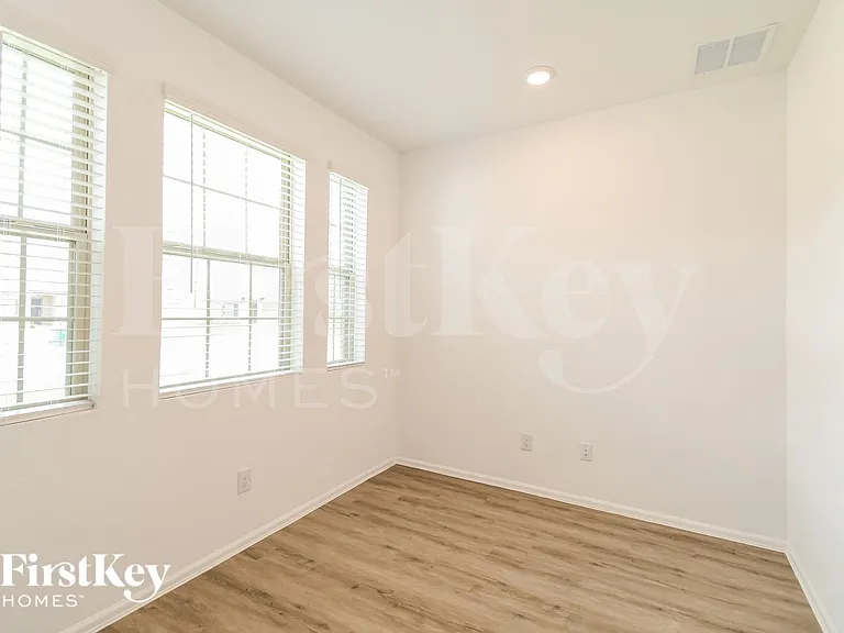 707 Willow Harbor Ln — Photo 11