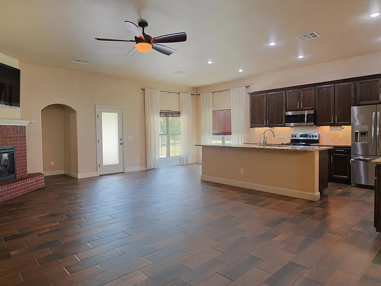 1021 Chesterfield Dr — Photo 6