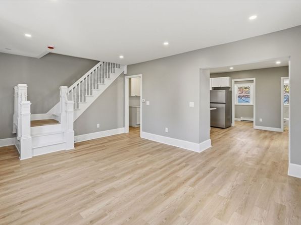 22 Demers St