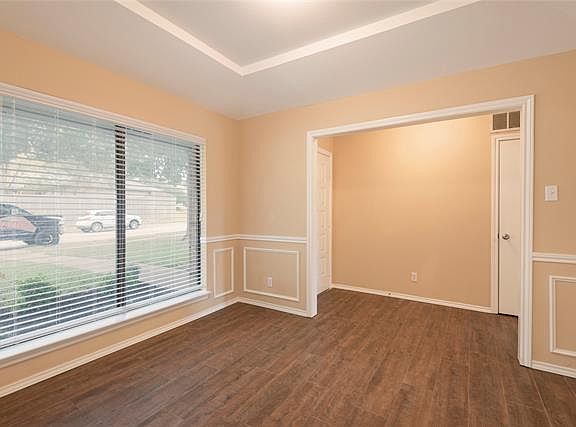 3rd image of 1605 Estrella Dr