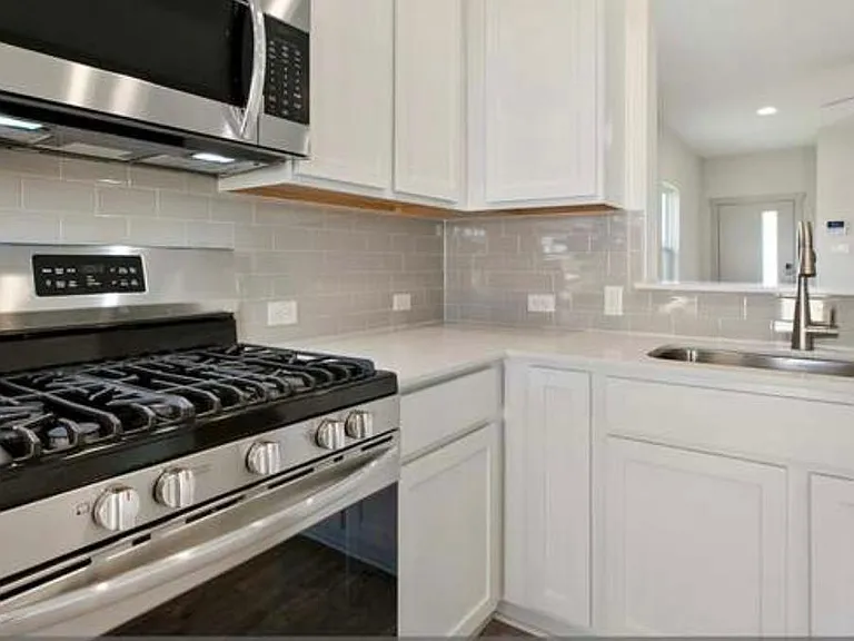 10801 Meris Ln — Photo 12
