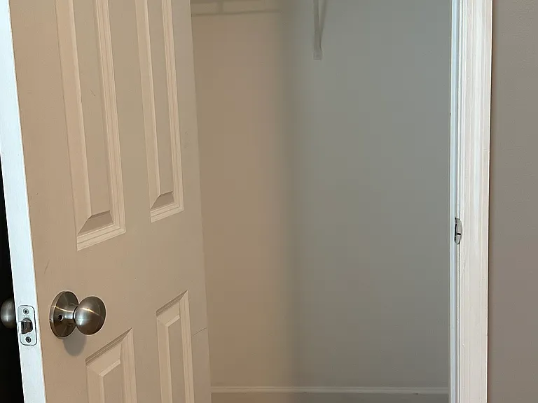 206 S Flora St #B — Photo 8