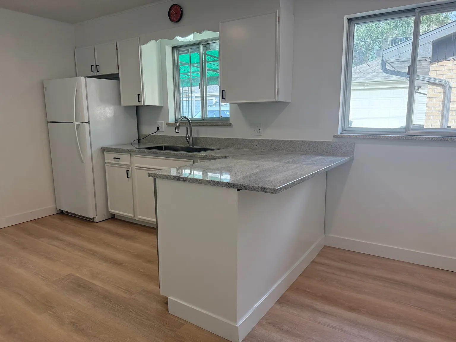 3 bed, 1400 sqft, $3,100 — Photo 2