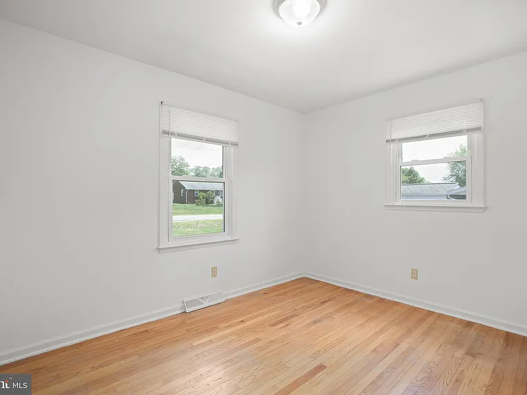 803 Grafton St — Photo 18