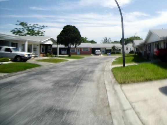 4th image of 10002 Daffodil St N