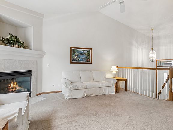 3rd image of 3332 Rosecroft Ln