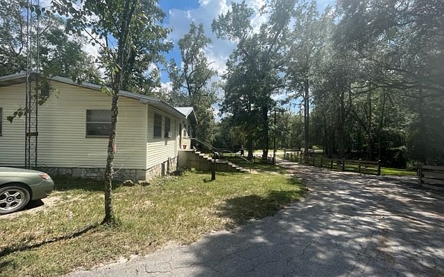 1st image of 556 SW Memorial Dr