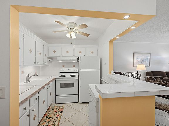 4th image of 47 Berkshire B Crescent #B