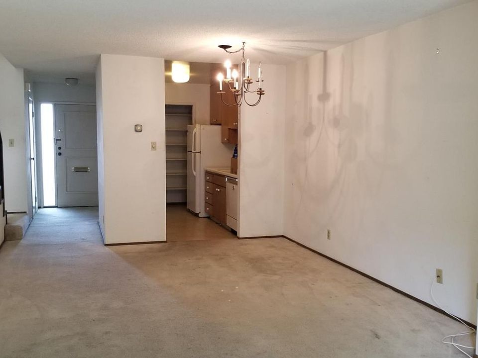 2nd image of 859 N Humboldt St