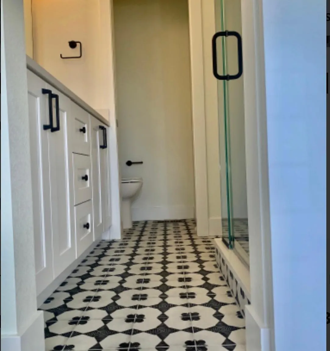 1917 W Elk Pl — Photo 4