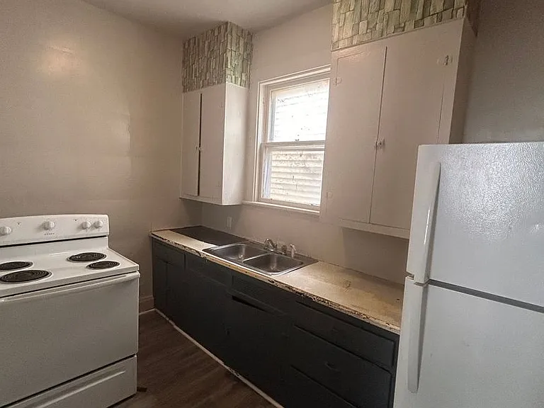308 W Creighton Ave — Photo 4