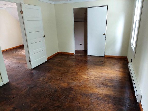 5th image of 3904 Sackett Ave