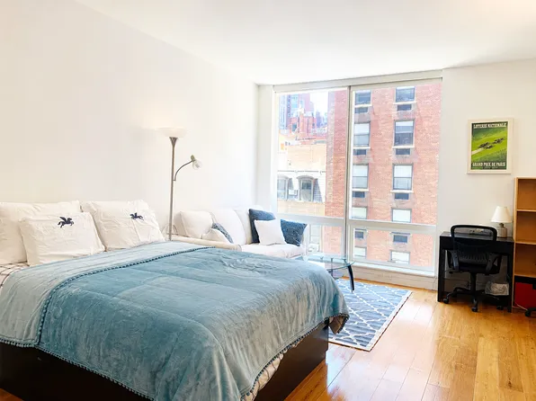 325 Lexington Avenue image 1 of 9