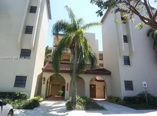 Kenland Walk Condo Iii — Photo 1