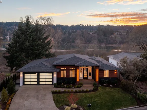 19697 SE Cottonwood St, Milwaukie, OR 97267