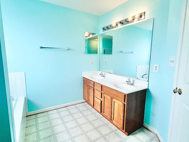 11318 Wytheville Ln — Photo 22