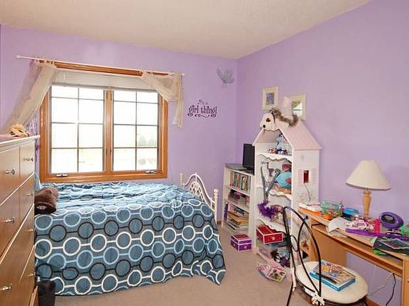 3rd image of 8965 Cambridge Ct N