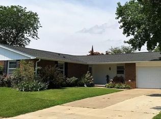 4520 Woodcrest Dr, Columbus, IN