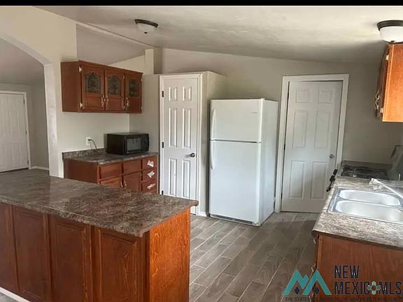 4th image of 1006 N Mescalero Dr