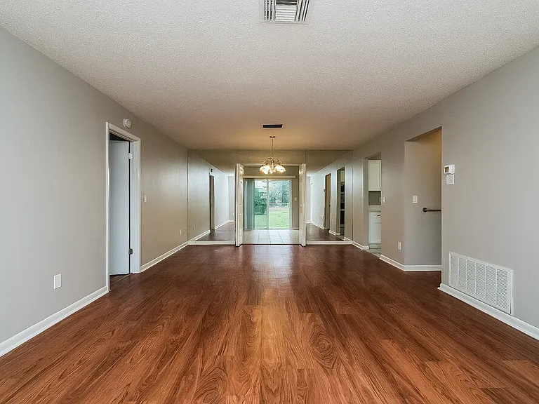 9350 Bayside Ct — Photo 3