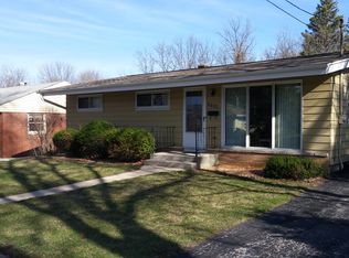 2204 Sunkist Ave, Waukesha, WI 53188