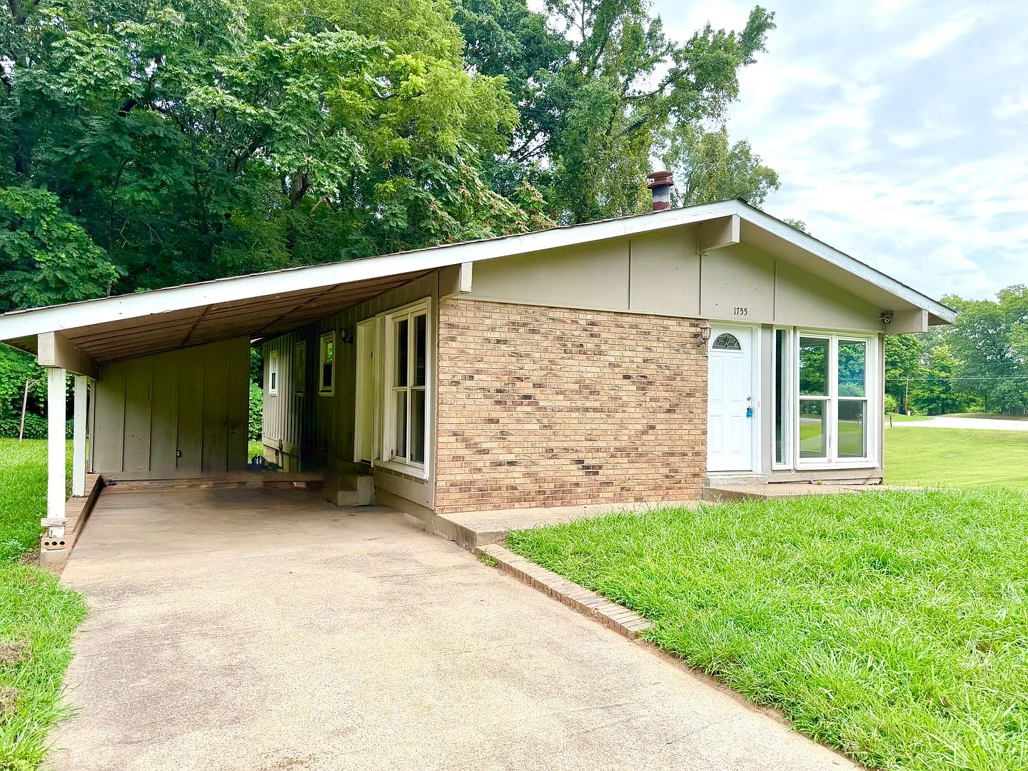 1755 Mooreland Dr — Photo 2