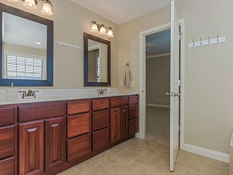 1031 Homestead Dr — Photo 7
