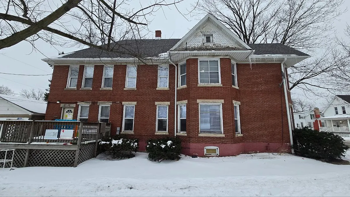 Photo 1 of 20 - 202 E Barker Ave #1 - Michigan City, IN Primary Photo - 202 E Barker Ave #1