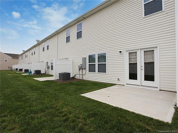 3rd image of 901 Summerlake Dr #98