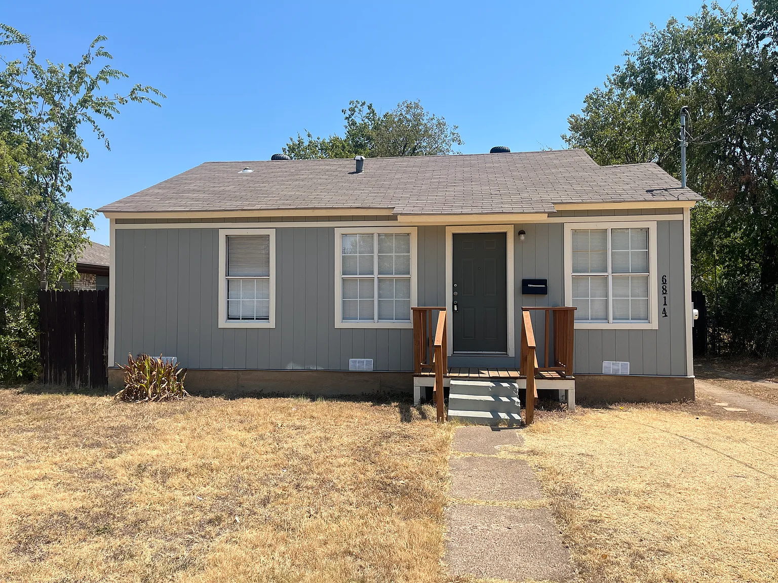 2 bed, 796 sqft, $1,600 — Photo 1