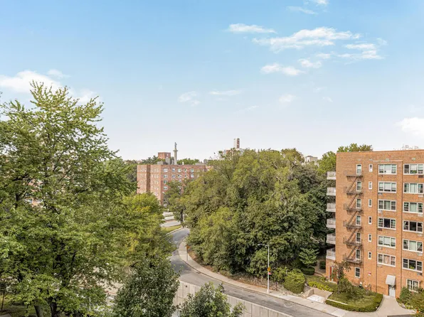 80 Knolls Crescent image 3 of 10