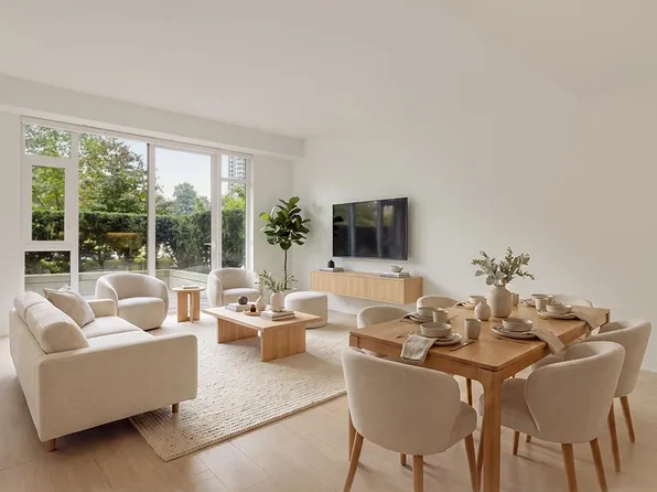 1439 Hunter St, North Vancouver, BC V7J 1H3