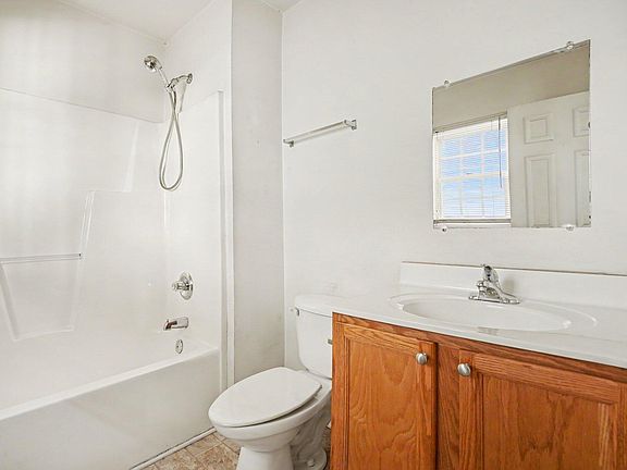 5th image of 421 Longfellow St