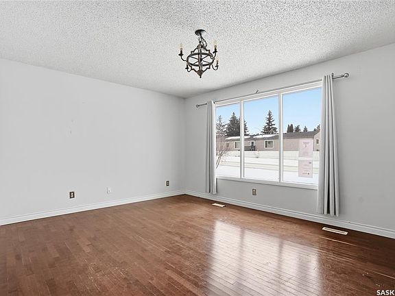 5th image of 3530 Parkdale ROAD