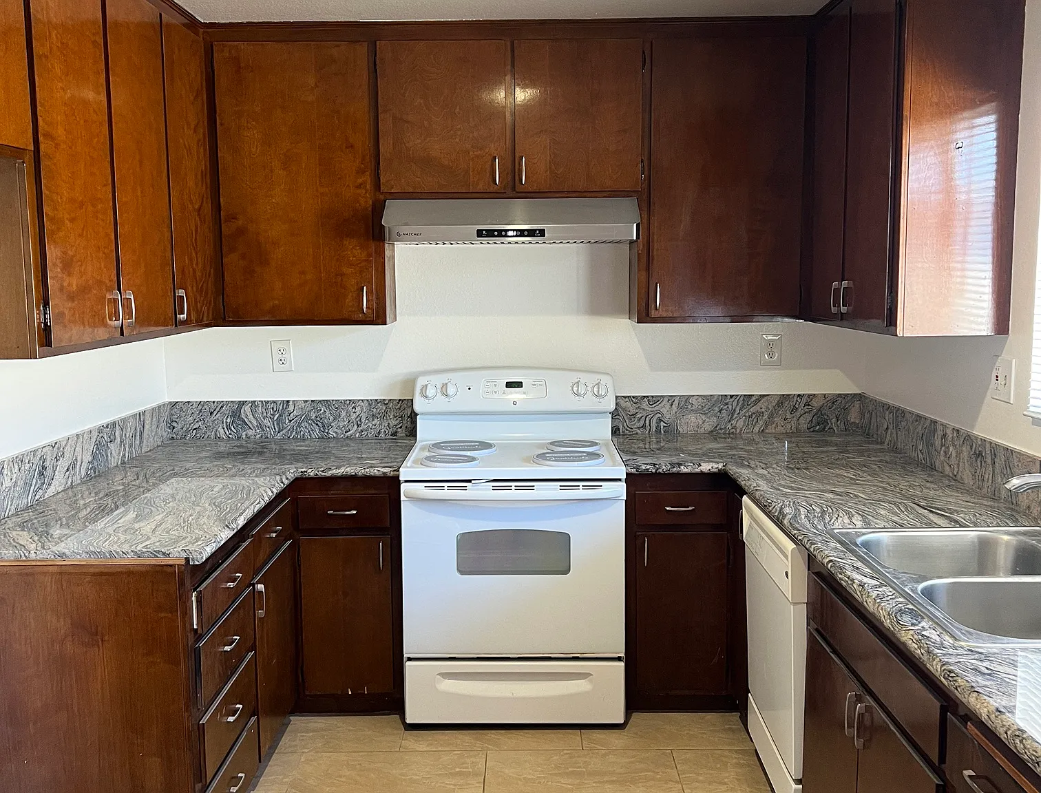 2 bed, 1050 sqft, $2,800 — Photo 1